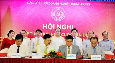 Các đơn vị, tập đoàn, tổng công ty, ngân hàng trong khối ký kết hợp tác ưu tiên sử dụng sản phẩm, dịch vụ của nhau.